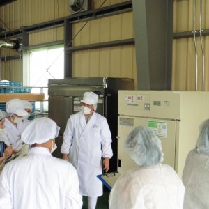 倉敷市学校給食会様の工場見学を行いました。